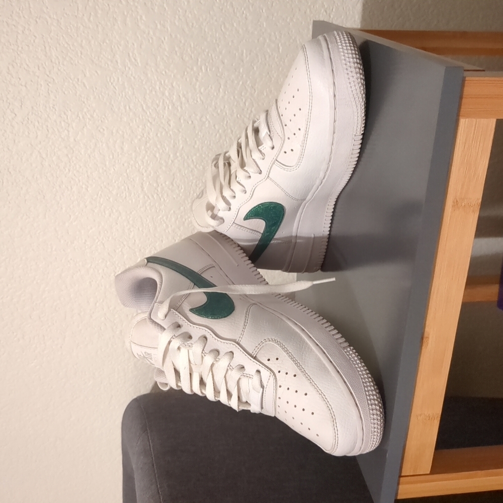 Nike White and Green Sneakers